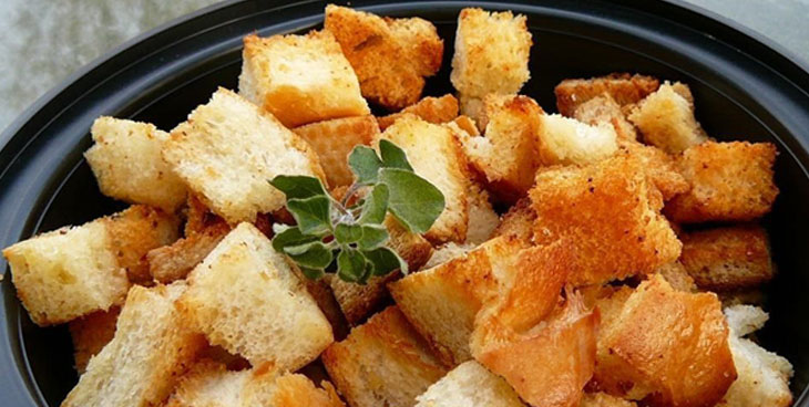 Croutons de pain à l'ail